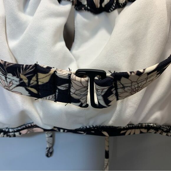 Kona sol floral Swim bikini top - Picture 7 of 11